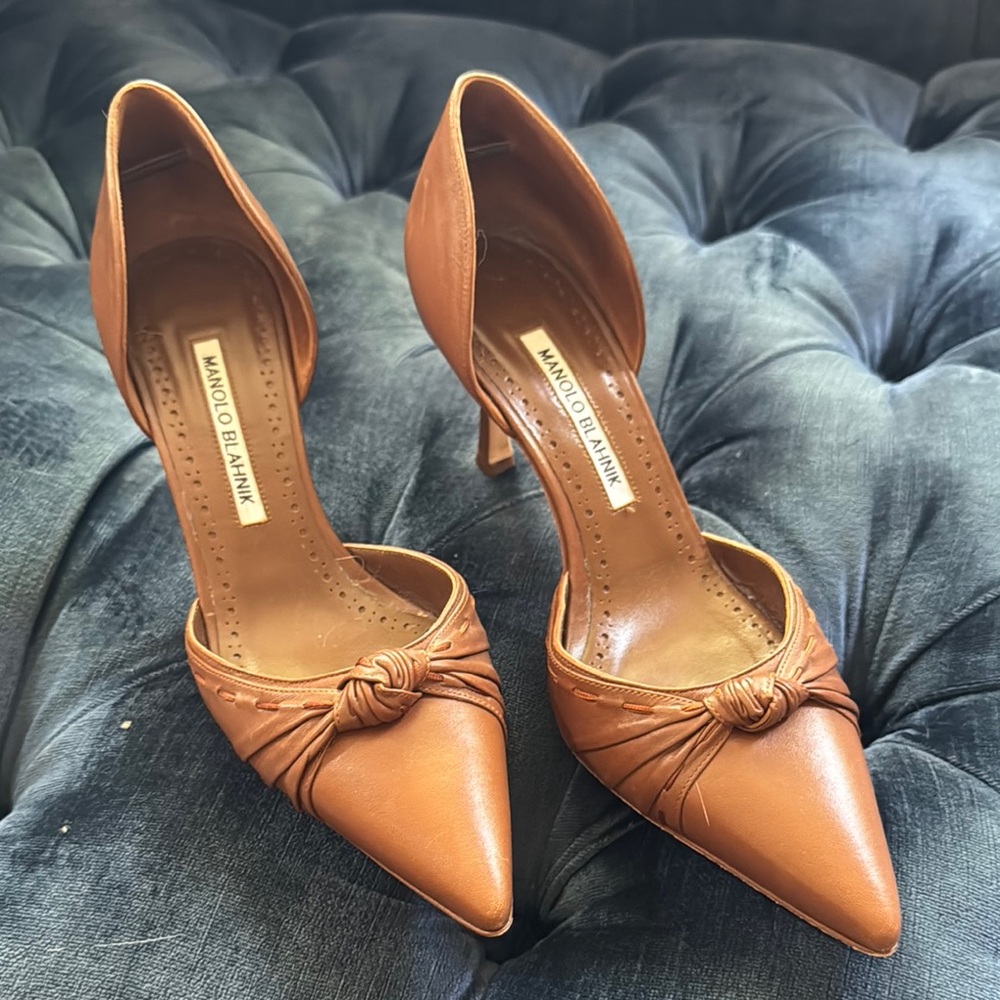 Manolo Blahnik Tan Heels with Knotted Detail